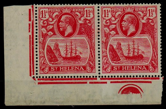 ST.HELENA - 1923 1 1/2d rose-red PLATE 1 corner mint pair with CLEFT ROCK variety.  SG 99c.